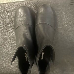 Sorel block heel boot. Black. Size 6.5. Never worn
